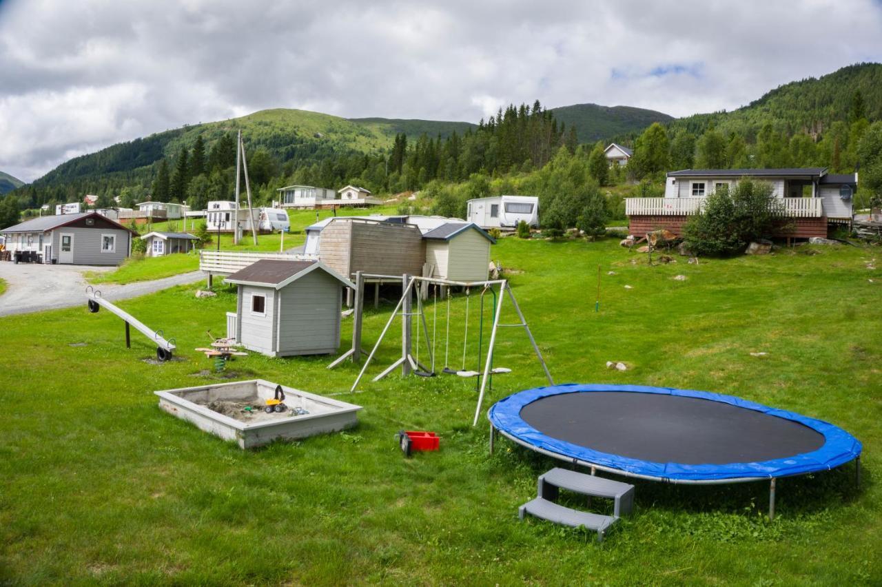 Smordal Hytteutleie Og Camping Hotel Nordfjordeid Exterior foto