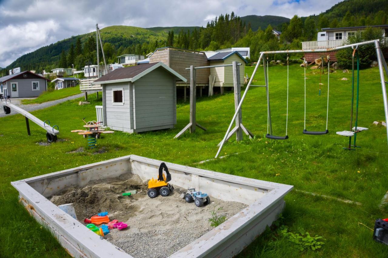 Smordal Hytteutleie Og Camping Hotel Nordfjordeid Exterior foto