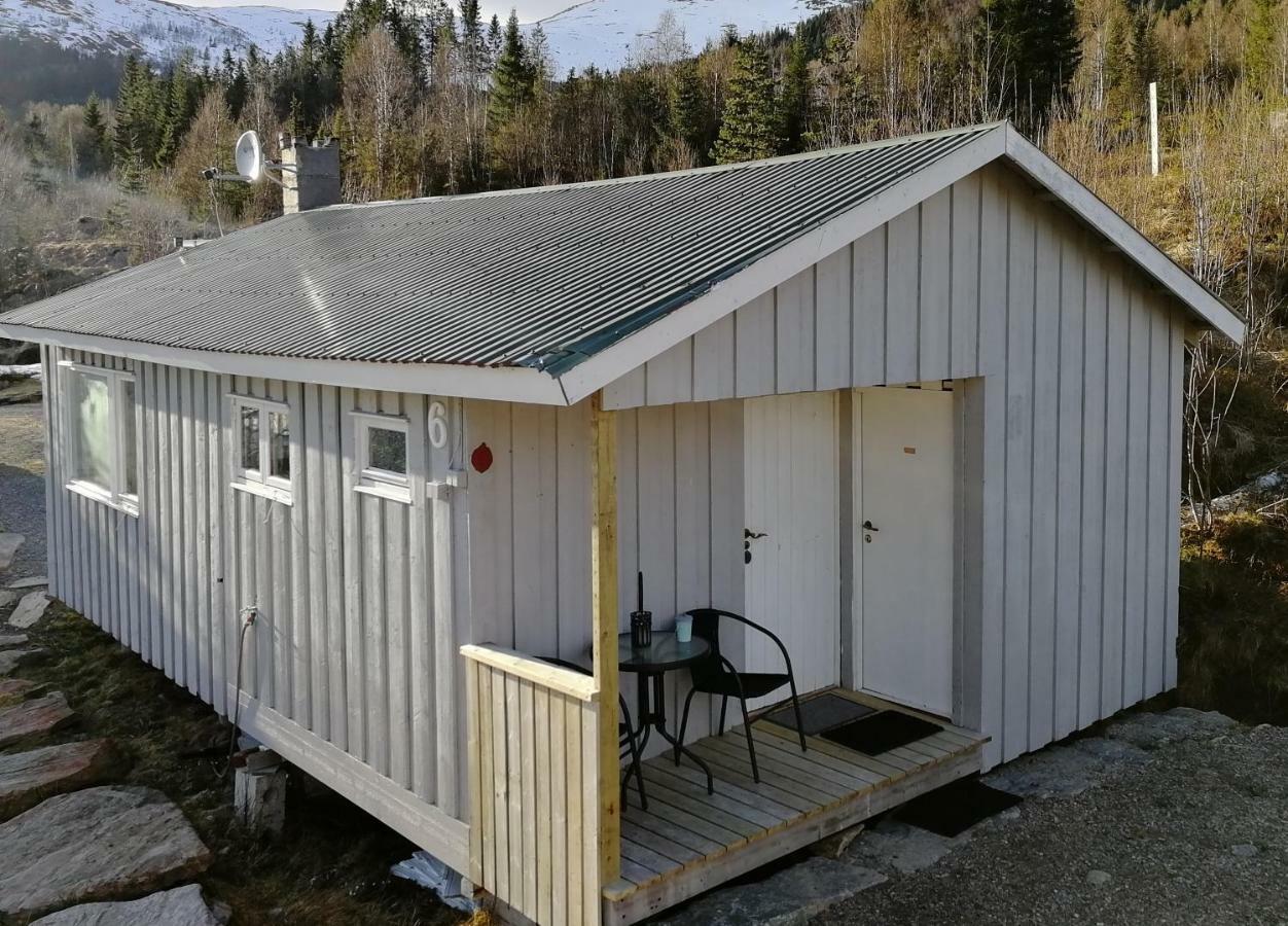 Smordal Hytteutleie Og Camping Hotel Nordfjordeid Exterior foto